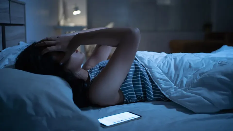 Visual for this record: A device at bedtime was linked to worse sleep even unused
