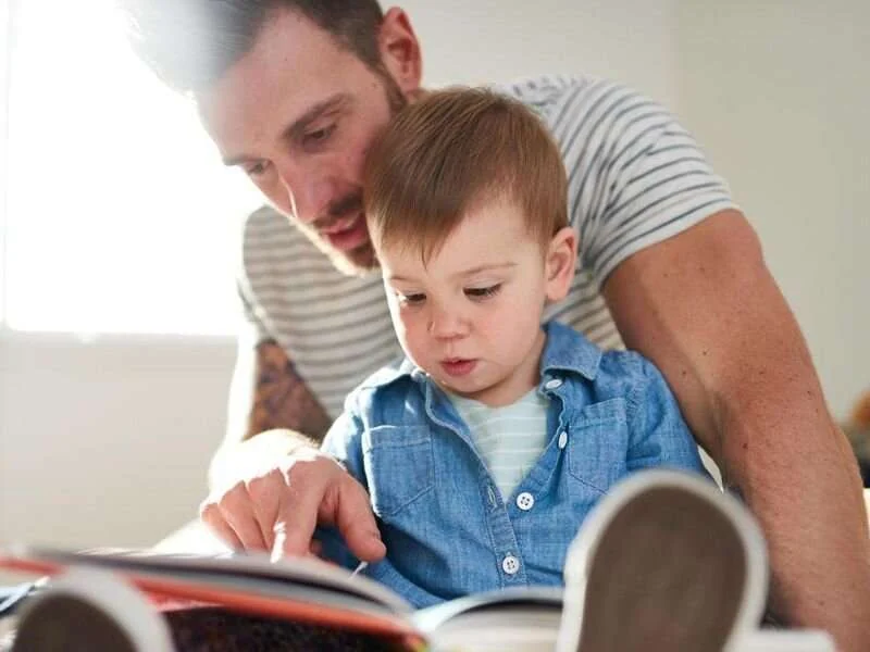 Visual for this record: Parents and toddlers talked less over e-books than print