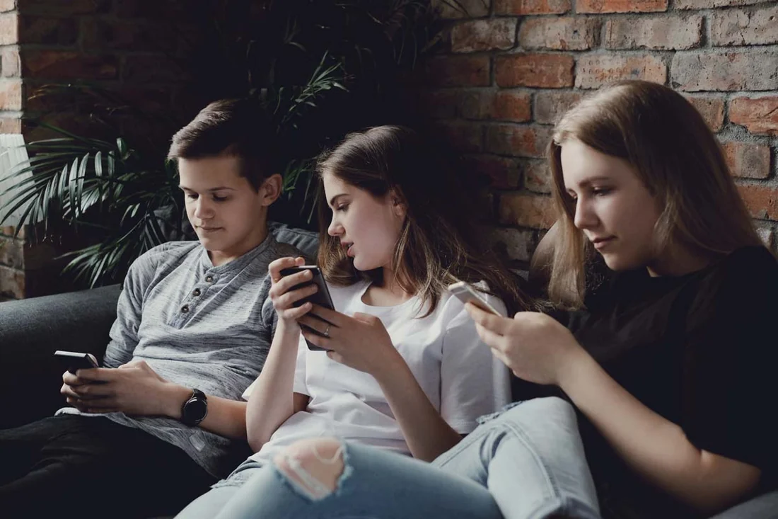 Visual for this record: Digital technology explains very little of teen wellbeing